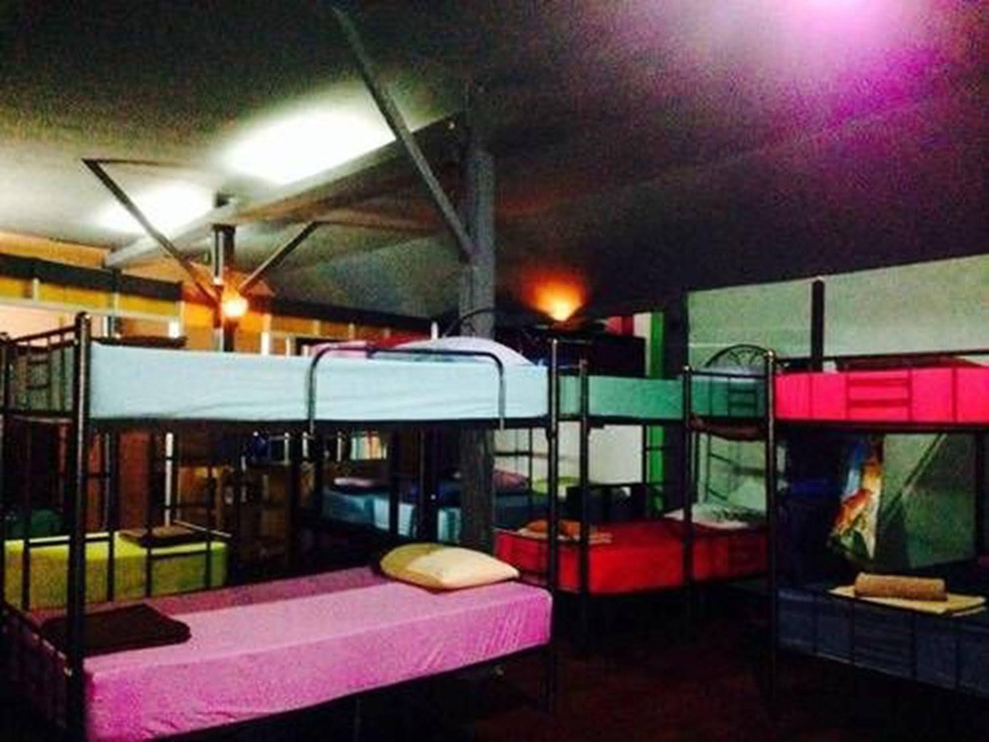 האד רין Bamboozle Hostel מראה חיצוני תמונה