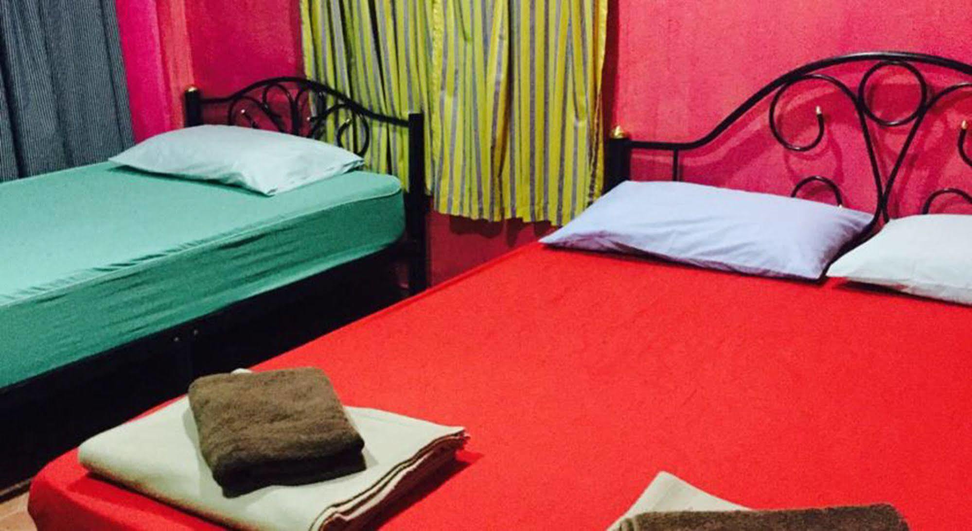 האד רין Bamboozle Hostel מראה חיצוני תמונה