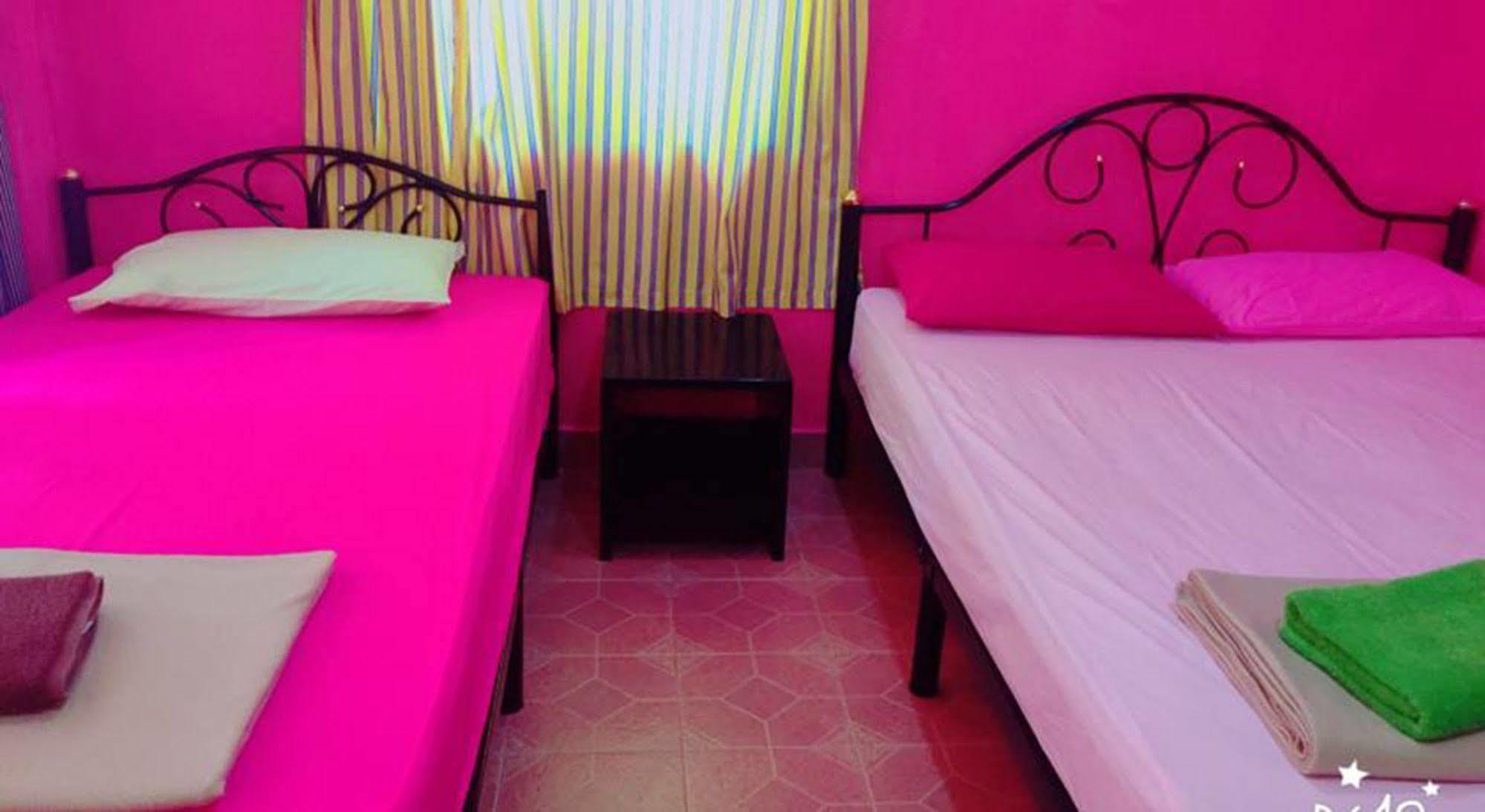 האד רין Bamboozle Hostel מראה חיצוני תמונה